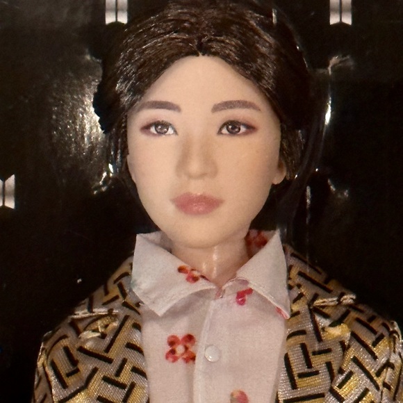 COPY - Mattel BTS Idol 7 Doll Set Suga, Jimin, RM, J-Hope, V ,Jin, Jung Kook 12… - Picture 4 of 9